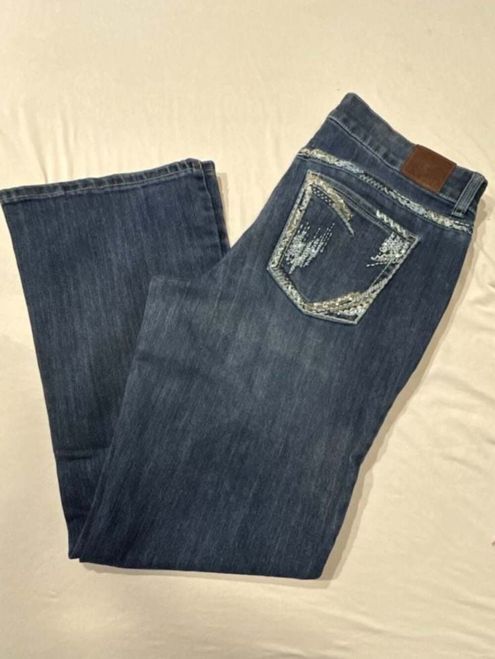 Z640 Maurices Women's Dark Wash Embellished Pocket Bootcut Jeans Size 12 Short